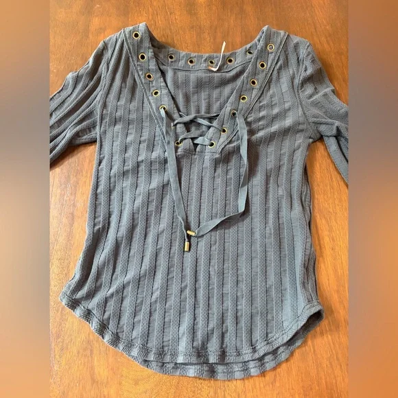 Free People Ice Cold Lace Up Grommet Ribbed Knit V-Neck Shirt Top Chic Blouse - Picture 9 of 16
